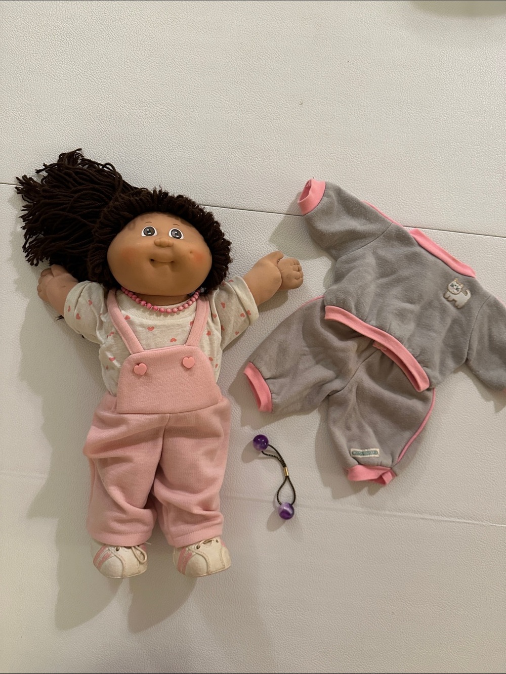 Rare Cabbage Patch Kid Girl with Pink Overalls Accessories - Picture 2 of 11